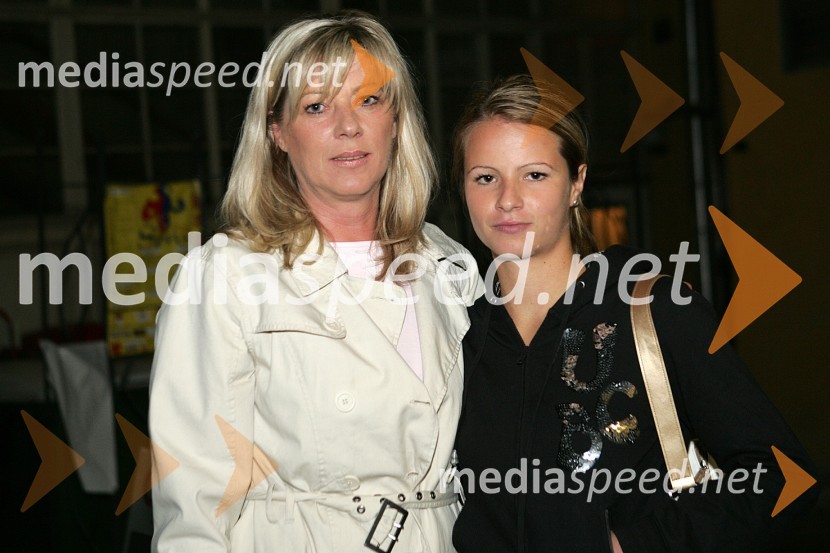 Tiskovna konferenca ŠpasFest 2007: Tatjana Mileta, direktorica GIZ-a in mestna svetnica MOM-a s hčerko KatarinoŠpasFest 2007