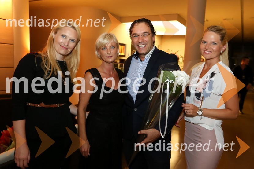  Ana Praprotnik, direktorica marketinga Sava Turizem d.d.;  Sonja Poljanšek Škrabec, lastnica Welness centra Sunny;  ... ;  Saša Zor, direktorica kongresne prodaje, Sava Turizem d.d.Sunny party ob 25-letnici Sunny Studia