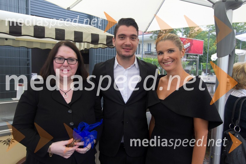  Alenka Mejač Krassnig, direktorica Vise za Slovenijo;  Madalin Nitis, vodja marketinga in komunikacij za Slovenijo, Hrvaško in Romunijo pri Visa Europe;  Bernarda Žarn, voditeljicaVisa pomladno kampanjo sklenila na ljubljanski Špici