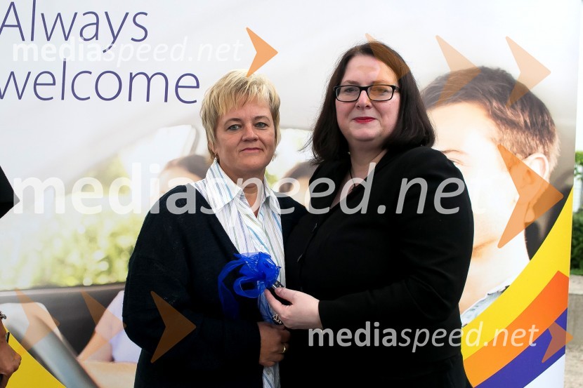  Tadeja Ivančič, nagrajenka nagradne igre;  Alenka Mejač Krassnig, direktorica Vise za SlovenijoVisa pomladno kampanjo sklenila na ljubljanski Špici