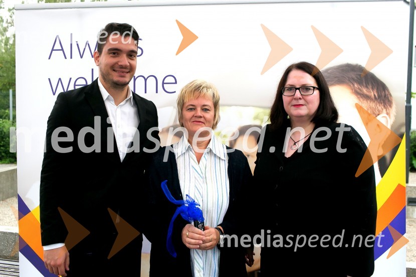  Madalin Nitis, vodja marketinga in komunikacij za Slovenijo, Hrvaško in Romunijo pri Visa Europe;  Tadeja Ivančič, nagrajenka nagradne igre;  Alenka Mejač Krassnig, direktorica Vise za SlovenijoVisa pomladno kampanjo sklenila na ljubljanski Špici