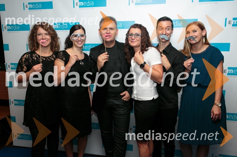  Špela Verbič, trženje, E-Media d.o.o.;  Valentina Pirih, vodja marketinga, E-Media d.o.o.;  Emil Temimovič, direktor, E-Media d.o.o.;  Breda Novak, računovodstvo, E-Media d.o.o.;  Miha Narobè, oblikovanje, E-Media d.o.o.;  Beatrice Božič, trženje, E-Media d.o.o.E-Media, 10 let