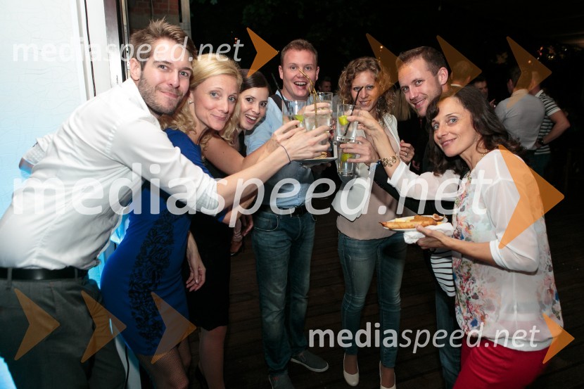  Miha Drevenšek, nabava, Müller;  Katarina Huber, medijsko planiranje, Media Publikum;  Valentina Pirih, vodja marketinga, E-Media d.o.o.;  Tilen Pajek, marketing, Radio Capris;  ... ;  Martin Vrtačnik, lektor;  Denisa Huber, medijsko planiranje, Media PublikumE-Media, 10 let