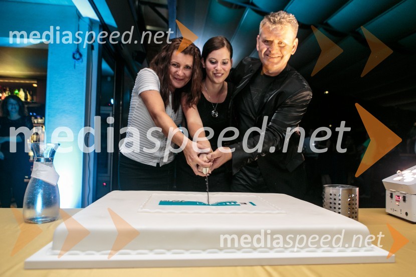  Breda Novak, računovodstvo, E-Media d.o.o.;  Valentina Pirih, vodja marketinga, E-Media d.o.o.;  Emil Temimovič, direktor, E-Media d.o.o.E-Media, 10 let