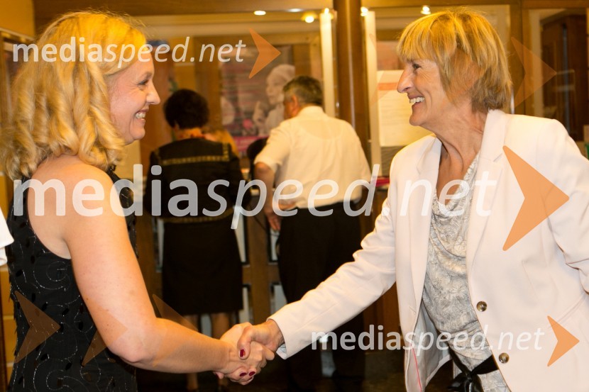 mag. Tina Kosi, upravnica SLG Celje;  ... Učene ženske po motivih Molièrovih Učenih žensk, premiera SLG Celje