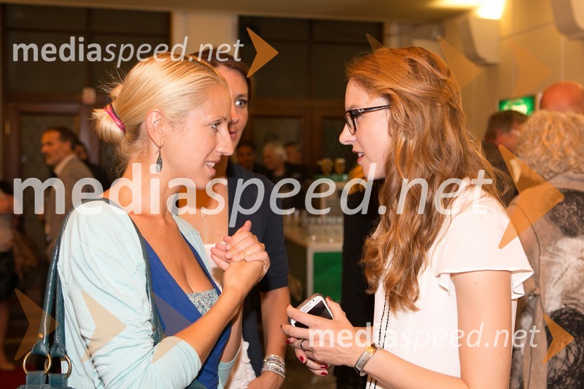  Ana Rozman, novinarka; mag. Barbara Petrovič, vodja marketinga in odnosov za javnostmi SLG CeljeUčene ženske po motivih Molièrovih Učenih žensk, premiera SLG Celje