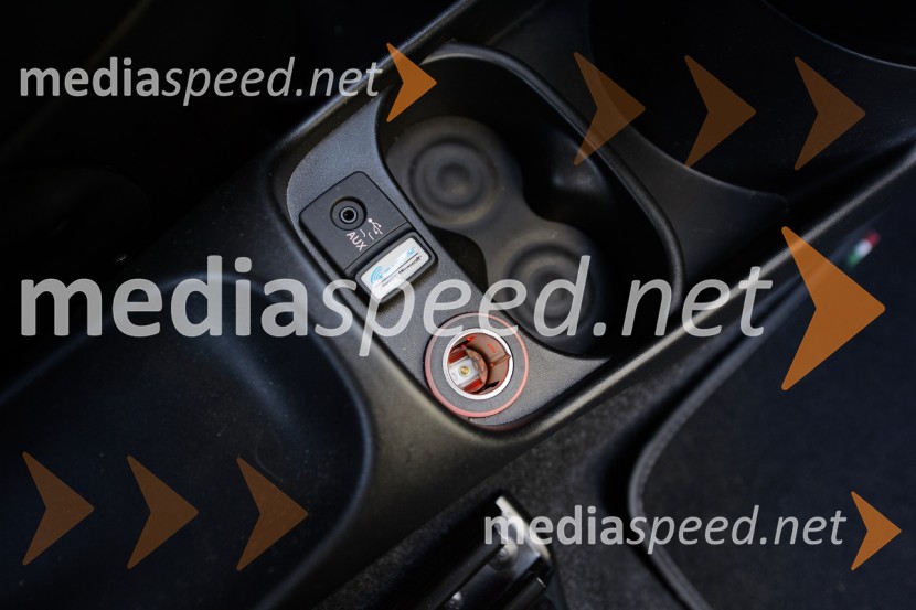 Fiat 500C 1.2 8V Sport, Microsoftov Blue&Me vtičnikFiat 500C 1.2 8V Sport, mediaspeed test