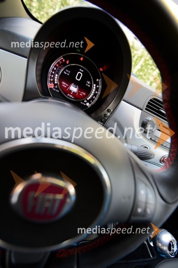 Fiat 500C 1.2 8V Sport, retro merilnik s sodobno grafikoFiat 500C 1.2 8V Sport, mediaspeed test