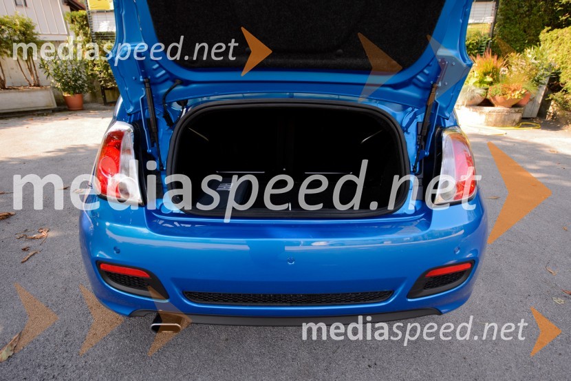 Fiat 500C 1.2 8V Sport, prtljažnik ima 185 litrov prostornineFiat 500C 1.2 8V Sport, mediaspeed test