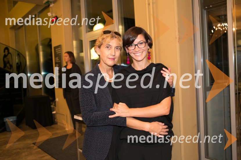  Barbara Hieng Samobor, direktorica MGL;  Simona  Belle, služba za stike z javnostmi MGLČudežna terapija, premiera MGL