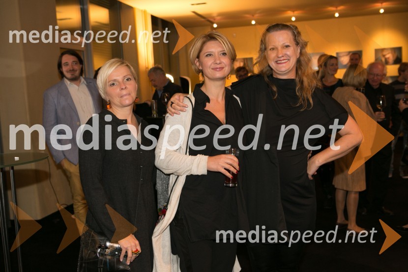  Vesna Slapar, igralka;  Vesna Pernarčič, igralka;  Tijana Zinajić, režiserkaČudežna terapija, premiera MGL