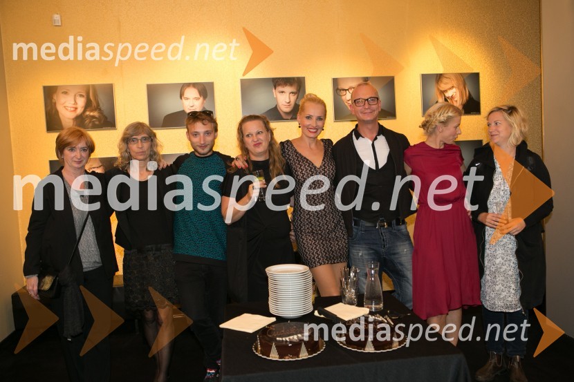  Maja Cerar, lektorica;  Alenka Klabus Vesel, dramaturginja;  Matic Hrovat, kostumograf;  Tijana Zinajić, režiserka;  Tanja Ribič, igralka;  Uroš Smolej, igralec;  Tjaša  Železnik, igralka;  Neža Zinajić, scenografinjaČudežna terapija, premiera MGL