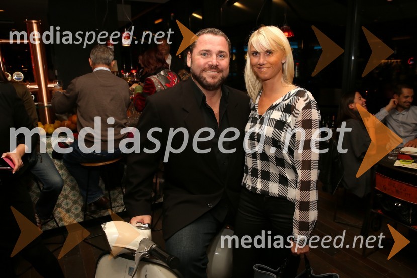  Jaki Jurgec, operni solist;  Nina Kirbiš, Kulturno društvo MariBorkeSeviljski brivec peče pico