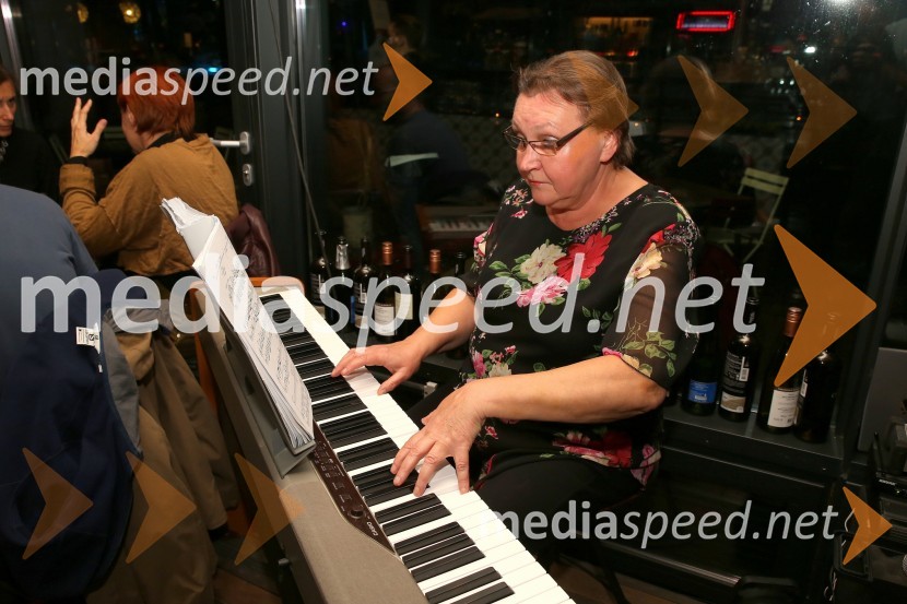  Olga PecenySeviljski brivec peče pico