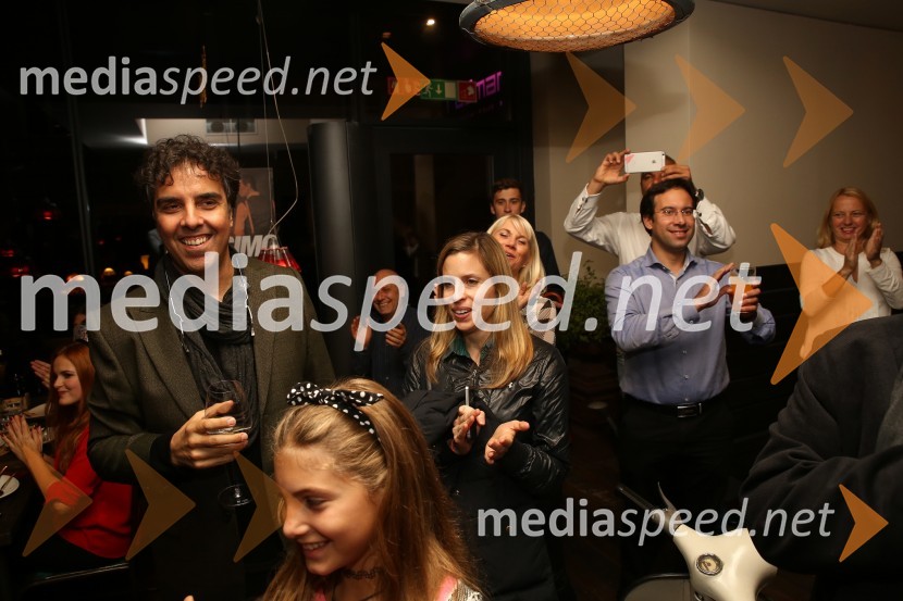  Pier Francesco  Maestrini, režiser;  Tara Simoncic, dirigentka;  Nina Kirbiš, Kulturno društvo MariBorke;  Simon Krečič, umetniški in glasbeni direktor Opere SNG Maribor;  Jasmina Leskovar, SNG MariborSeviljski brivec peče pico