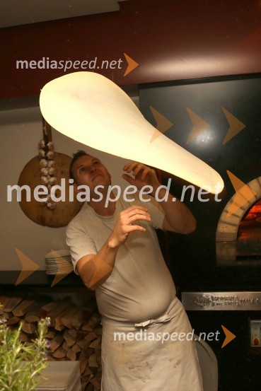 Seviljski brivec peče pico