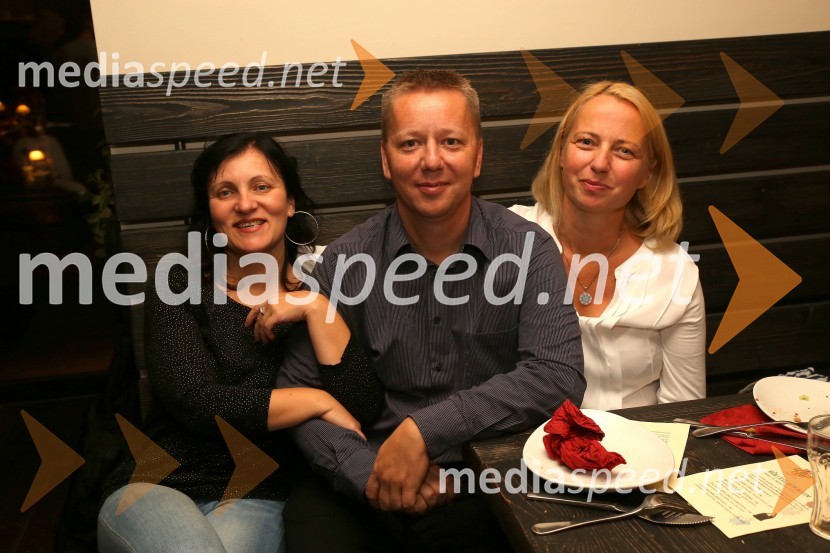  Renata Dimitrušev, SNG Maribor;  Matjaž Partlič, SNG Maribor;  Jasmina Leskovar, SNG MariborSeviljski brivec peče pico