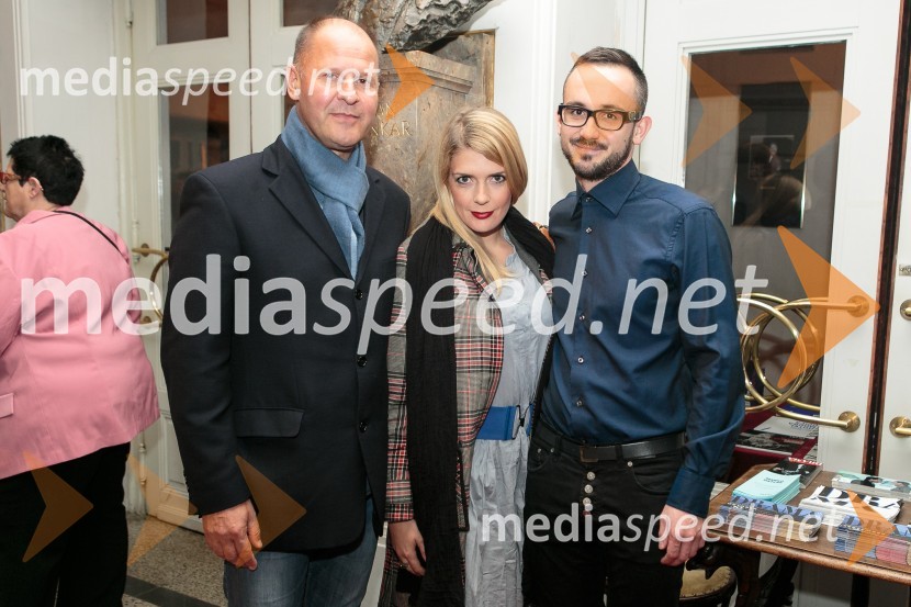  Staš Škrabec, Riko d.o.o.;  Maša Kljun, novinarka;  Jernej Pristov, predstavnik za odnose z javnostmi SNG Drama LjubljanaEvropa, premiera predstave Vinka Möderndorferja