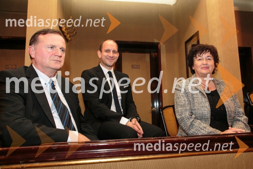  Ivan Bizjak;  Gregor Jagodič, uslužbenec Ministrstva za kulturo; mag. Julijana Bizjak Mlakar, ministrica za kulturoEvropa, premiera predstave Vinka Möderndorferja