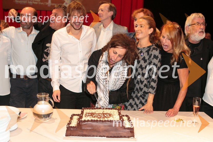  Aljaž Jovanović, igralec;  Renata Vidič, režiserka;  Maša Derganc, igralka;  Zvezdana  Mlakar, igralkaEvropa, premiera predstave Vinka Möderndorferja