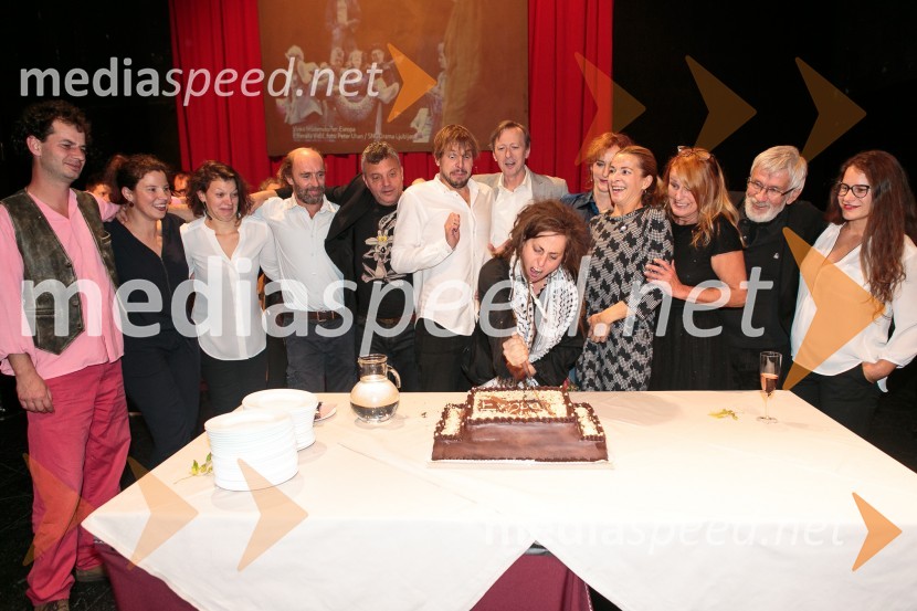  ... ;  ... ;  ... ;  Janez Škof, igralec;  Valter Dragan, igralec;  Aljaž Jovanović, igralec;  Alojz Svete, igralec;  Renata Vidič, režiserka;  Saša  Pavček, igralka;  Maša Derganc, igralka;  Zvezdana  Mlakar, igralka;  ... ;  ... Evropa, premiera predstave Vinka Möderndorferja