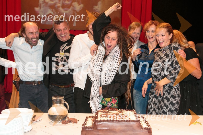  Janez Škof, igralec;  Valter Dragan, igralec;  Aljaž Jovanović, igralec;  Renata Vidič, režiserka;  Alojz Svete, igralec;  Saša  Pavček, igralka;  Maša Derganc, igralkaEvropa, premiera predstave Vinka Möderndorferja