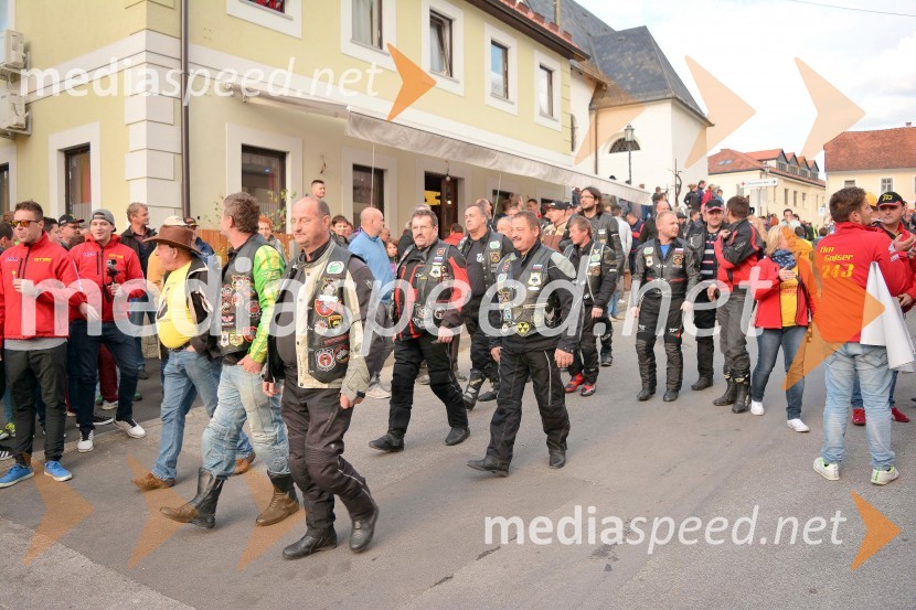 Motoristi iz različnih moto klubovSprejem Tima Gajserja, svetovnega prvaka v motokrosu