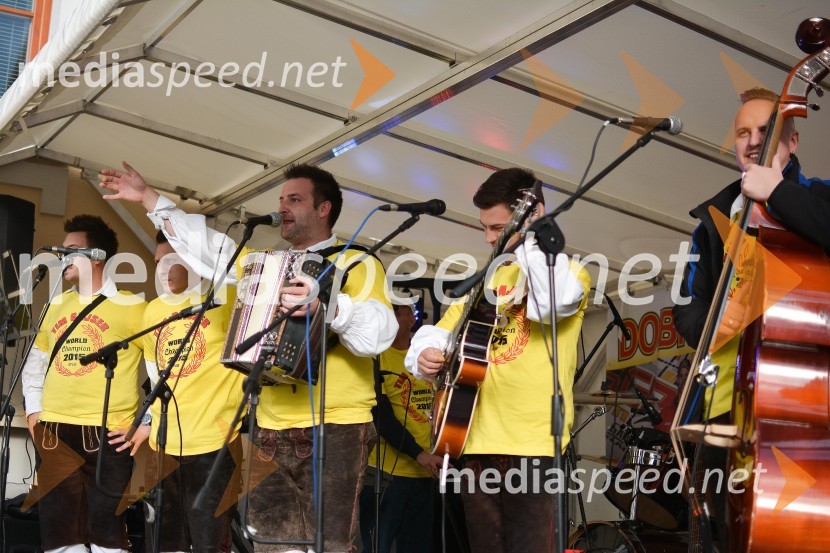 Ansambel VikendSprejem Tima Gajserja, svetovnega prvaka v motokrosu