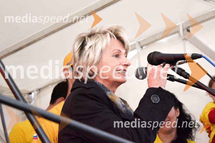 mag. Iva Pučnik Ozimič, ravnateljica Srednje šole Slovenska BistricaSprejem Tima Gajserja, svetovnega prvaka v motokrosu