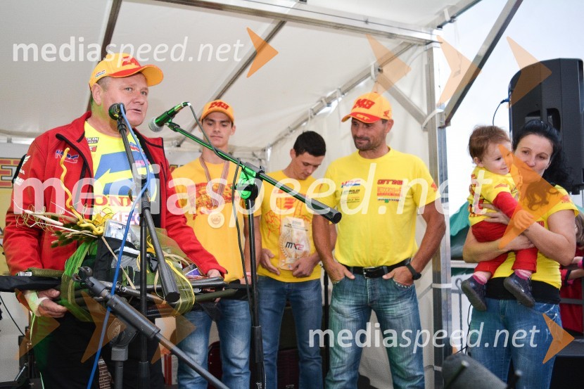  ... ;  Tim Gajser, motokrosist (Motocross-Ski Gajser team);  Nejc  Gajser, brat Tima Gajserja;  Bogomir Gajser, motokrosist (Motocross-Ski Gajser team);  Vesna Gajser, mati Tima GajserjaSprejem Tima Gajserja, svetovnega prvaka v motokrosu