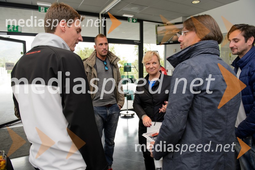  Vasja  Potočnik, vodja prodaje znamke Porsche pri podjetju Porsche Slovenija d.o.o.;  Peter Zorenč, Evo MagazinPorsche Road tour