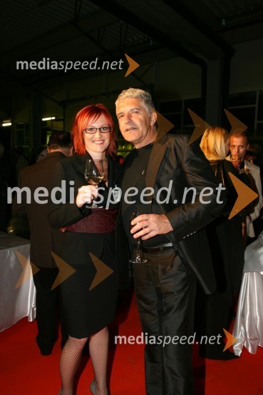 Nataša Kovačič, izvršna direktorica podjetja MIK Celje in Peter Thaler, modni oblikovalec ter lastnik blagovne znamke EgoistOtvoritev novih poslovnih prostorov podjetja MIK Celje v Vojniku