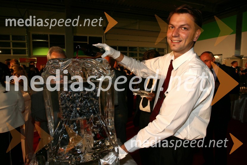 NatakarOtvoritev novih poslovnih prostorov podjetja MIK Celje v Vojniku