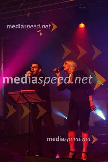 Anžej Dežan, pevec in Alenka Godec, pevkaOtvoritev novih poslovnih prostorov podjetja MIK Celje v Vojniku