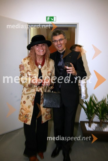 Irena Polanec, slikarka in Franci Pliberšek, generalni direktor in lastnik podjetja MIK CeljeOtvoritev novih poslovnih prostorov podjetja MIK Celje v Vojniku