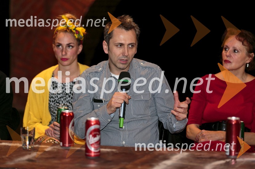  Nika Mišković, igralka;  Oliver Frljić, režiser;  Draga Potočnjak, igralka in pisateljicaKompleks Ristić, premiera SMG