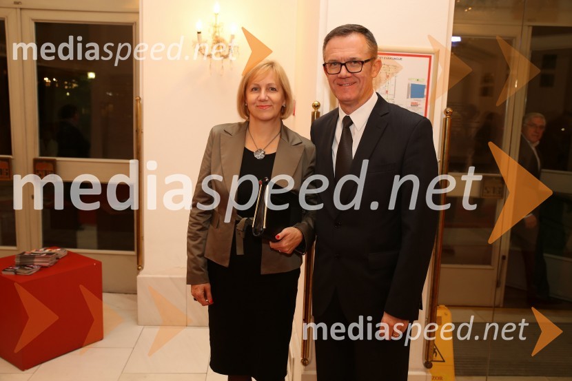  Nevenka Medved, Europlakat; dr. Zoran Medved, odgovorni urednik, TV MariborSeviljski brivec, premiera opere