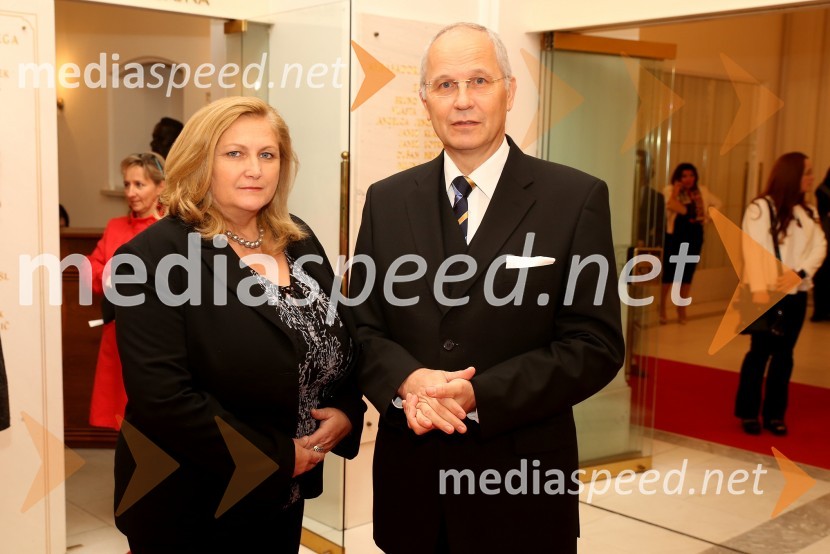  Ana Sovič; mag. Boris Sovič, predsednik uprave Elektro Maribor, nekdanji župan Maribora Seviljski brivec, premiera opere