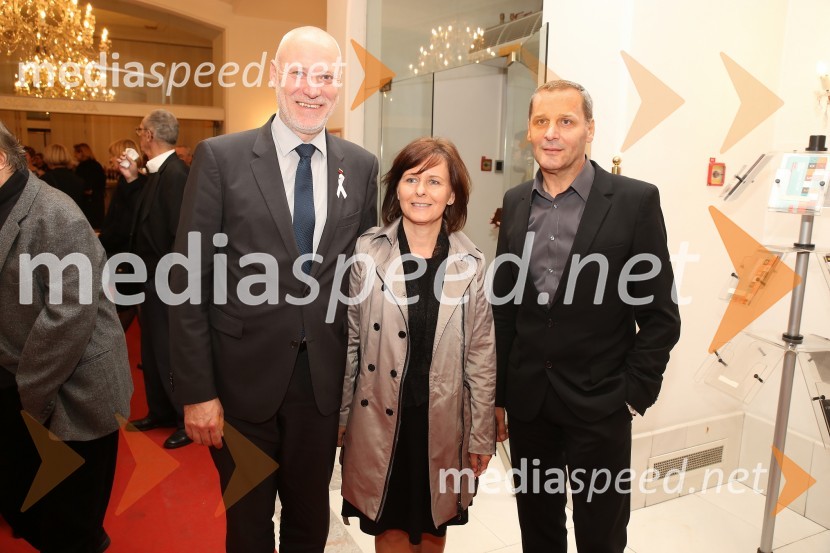 dr. Milan Brglez, predsednik Državnega zbora Republike Slovenije;  Mateja Gantar;  Danilo Rošker, direktor SNG MariborSeviljski brivec, premiera opere