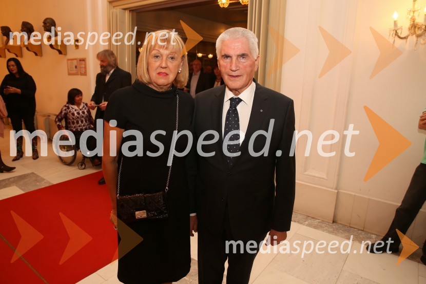  Edita Benko Toplak; prof. dr. Ludvik Toplak,  predsednik Alma Mater Europaea, nekdanji rektor UMSeviljski brivec, premiera opere