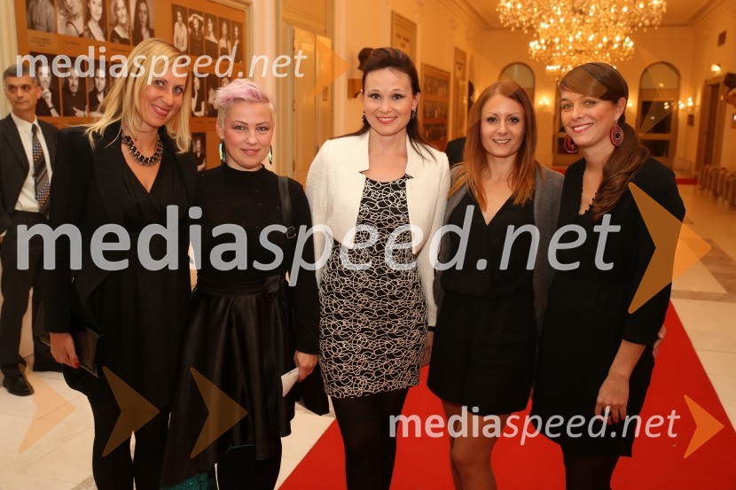  Mateja Kožuh, producentka Opere in Baleta SNG Maribor;  Suzana Rengeo, modna oblikovalka in kostumografinja;  Ana Rajšp, Delikomat;  ... ;  Špela Lešnik, producentka Drame SNG MariborSeviljski brivec, premiera opere