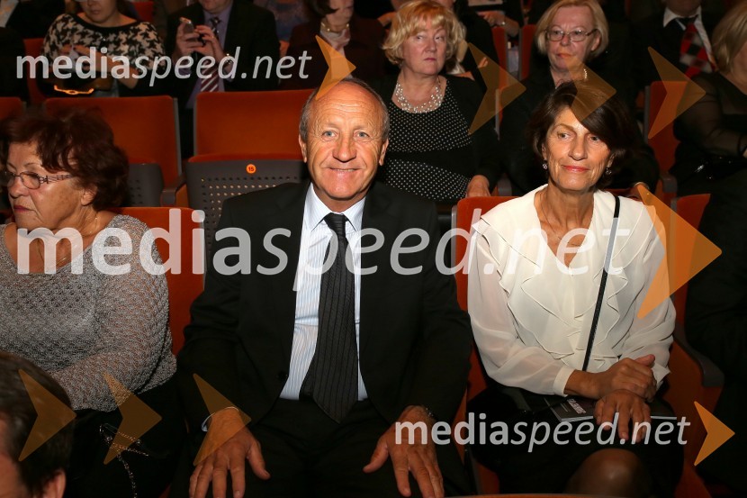  Branko Pavlin, nekdanji predsednik uprave Dnevnika;  Mojca PavlinSeviljski brivec, premiera opere