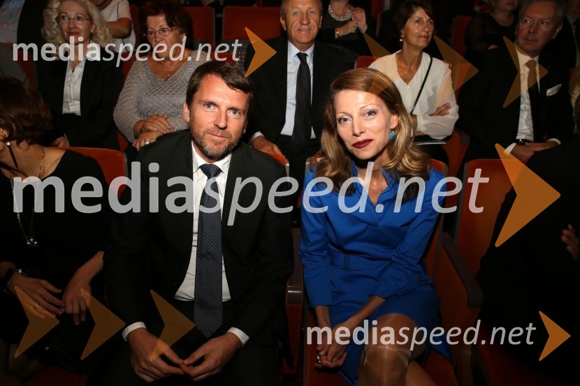  Boštjan Napast, predsednik uprave Geoplin d.o.o. ;  Nataša  Matješec Rošker,  igralkaSeviljski brivec, premiera opere