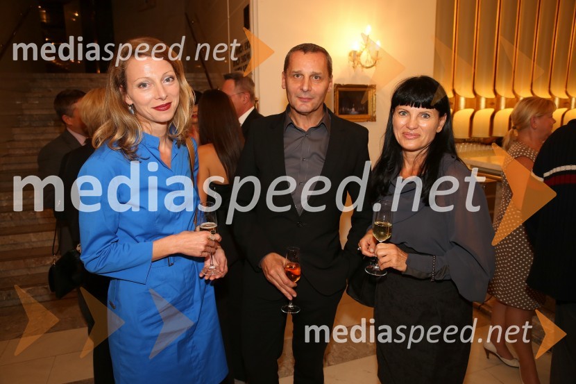  Nataša  Matješec Rošker,  igralka;  Danilo Rošker, direktor SNG Maribor; mag.  Helena  Cvikl, direktorica Višje strokovne šole za gostinstvo in turizem v MariborSeviljski brivec, premiera opere
