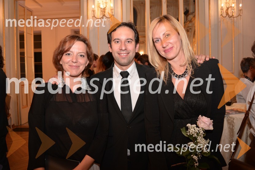  Anamarija Krečič;  Simon Krečič, umetniški in glasbeni direktor Opere SNG Maribor;  Mateja Kožuh, producentka Opere in Baleta SNG MariborSeviljski brivec, premiera opere