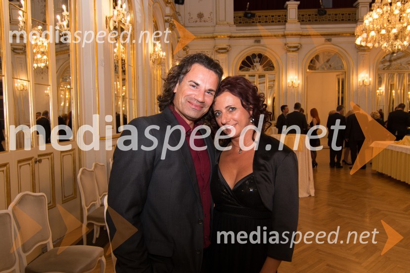  Klaus Berger;  Sabina Podkrižnik, namestnica direktorice Področja prodaje in razvoja, Pošta SlovenijeSeviljski brivec, premiera opere