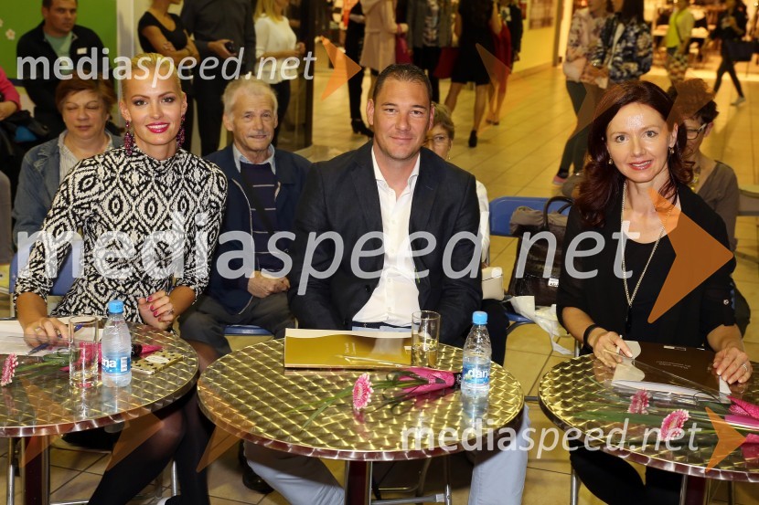  Tjaša  Kokalj Jerala, manekenka, voditeljica;  Boštjan Hrabar, direktor trgovskega centra Supernova;  Metka Klajderič Kobler, lastnica Vulcano modelsObraz Supernove 2015 je Klavdija Golja