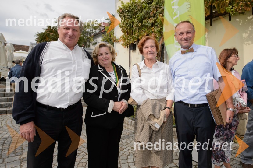  ... ;  ... ;  ... ;  Stane Kocutar,  odgovorni urednik, Radio Maribor, mestni viničar in skrbnik Stare trteTrgatev Stare trte 2015