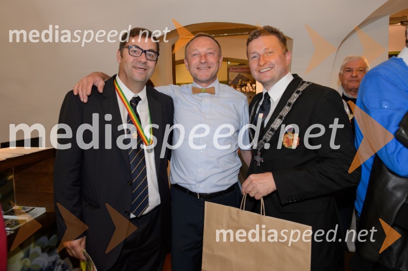  Erich Steyer;  Stane Kocutar,  odgovorni urednik, Radio Maribor, mestni viničar in skrbnik Stare trte;  Danilo Steyer, Hiša dišečega traminca SteyerTrgatev Stare trte 2015