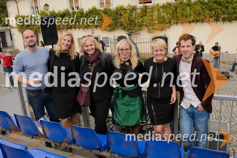  ... ;  Tanja Srečkovič Bolšec, Zavod za turizem Maribor Pohorje;  ... ;  Janja  Viher, direktorica Zavoda za turizem Maribor-Pohorje;  Karmen Razlag, RRA Podravje;  Matevž  Pečovnik, vodja prireditev, Zavod za turizem Maribor-PohorjeTrgatev Stare trte 2015